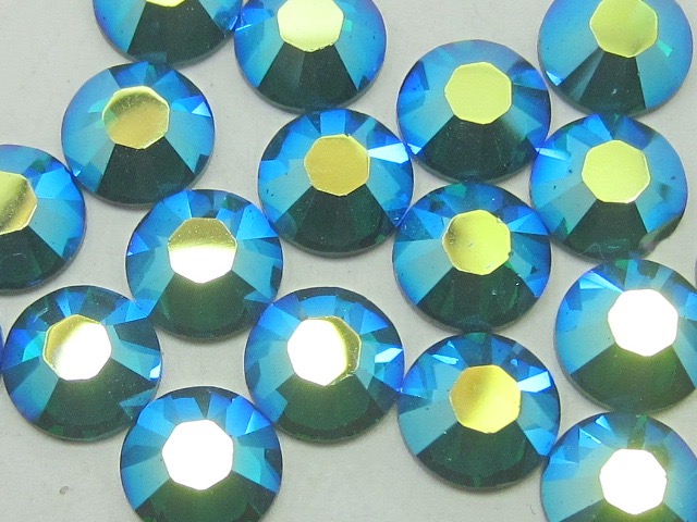 18 pcs. 30ss EMERALD AB HOTFIX European Rhinestones